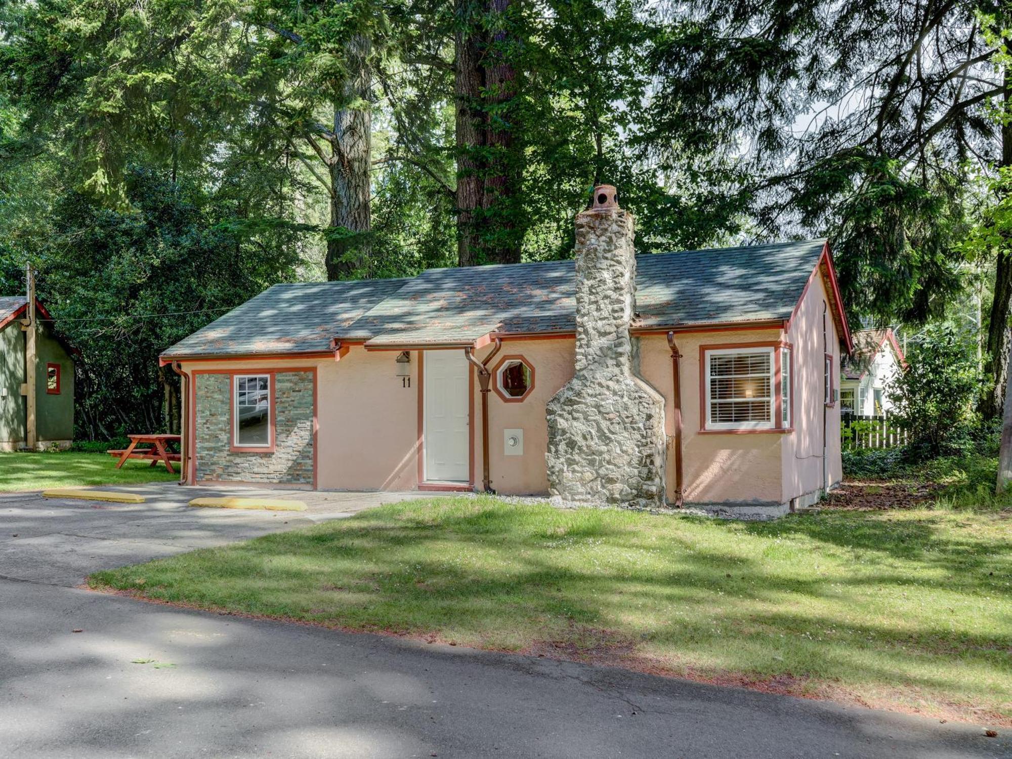 Malahat Bungalows Motel Exteriér fotografie
